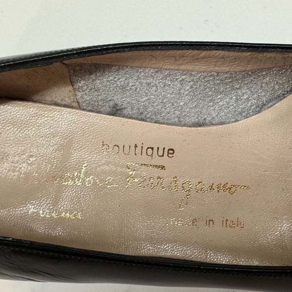 Salvatore Ferragamo Vara Pump Black Shoes Size 7 - great condition! 🇮🇹 - Picture 10 of 10